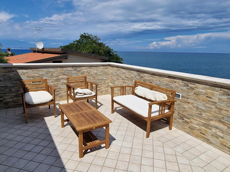 Villa Daniela - Villa con piscina privata e discesa a mare tra Catania e Siracusa