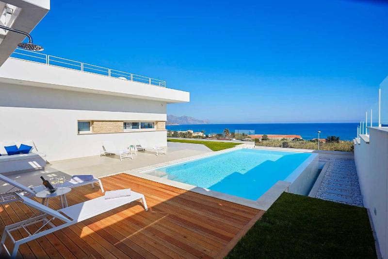 VILLA DARDA con piscina e 3 camere da letto