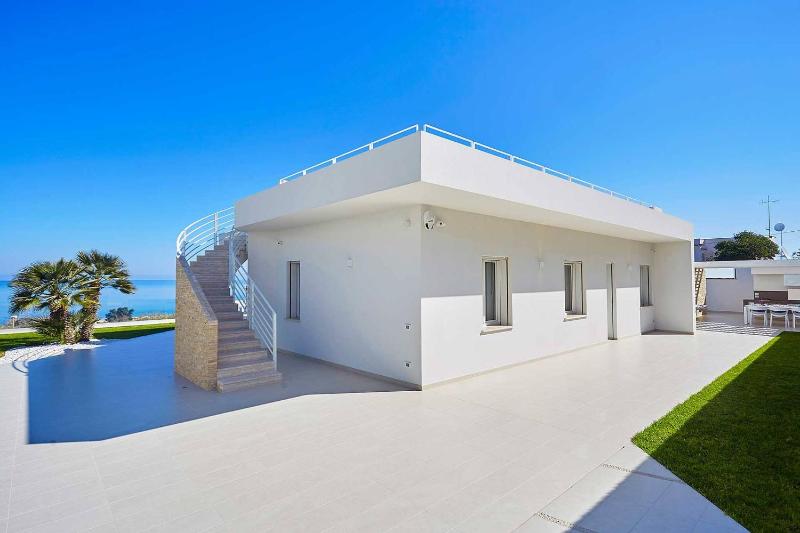 VILLA DARDA con piscina e 3 camere da letto