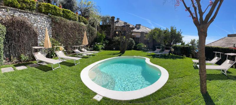 "Villa degli Ulivi" 19th century Villa with private pool and sea view