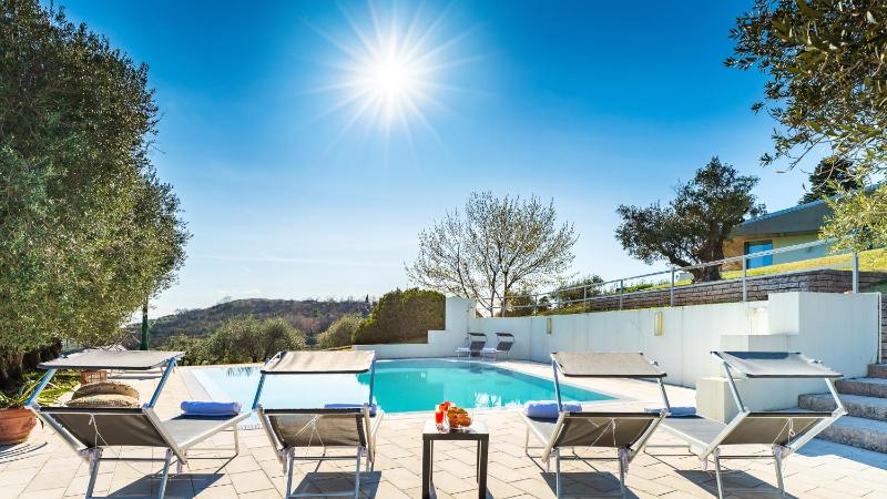 VILLA DEGLI ULIVI 8, Emma Villas