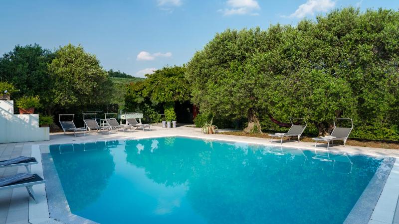 VILLA DEGLI ULIVI 8, Emma Villas