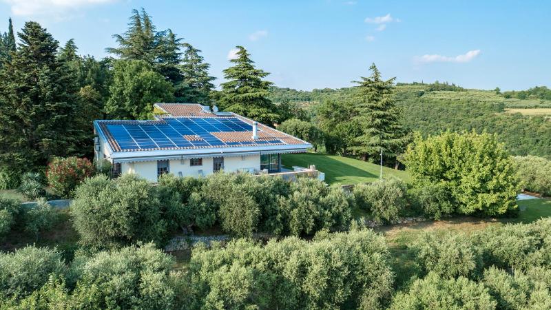 VILLA DEGLI ULIVI 8, Emma Villas