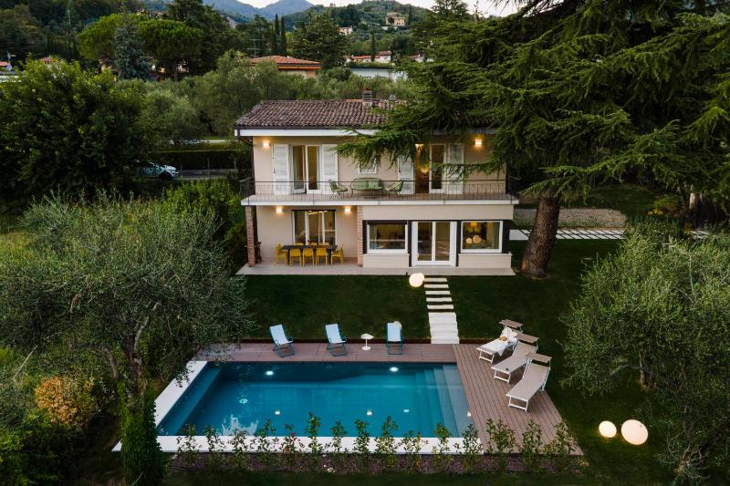 Villa dei Lauri - villa vista lago con piscina