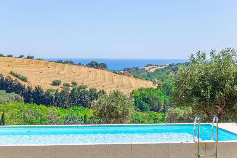 Villa Dell'Arco - Sea View, Private Pool & AirCo