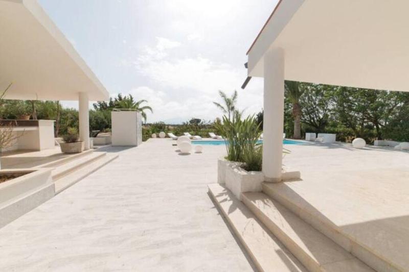 Villa delle Sterlizie con piscina e jacuzzi by Le Dhome Sicily