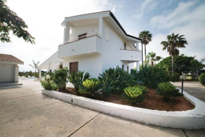 Villa delle Sterlizie con piscina e jacuzzi by Le Dhome Sicily