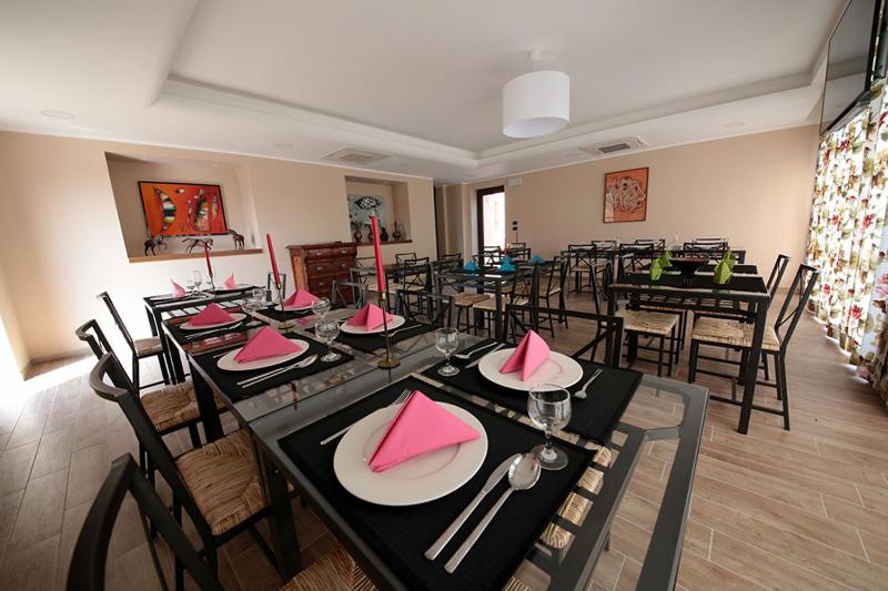 Villa Diana - Pesaro mare e cultura - intera struttura con piscina