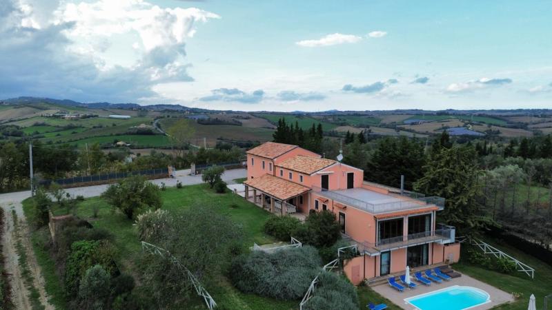 Villa Diana - Pesaro mare e cultura - intera struttura con piscina