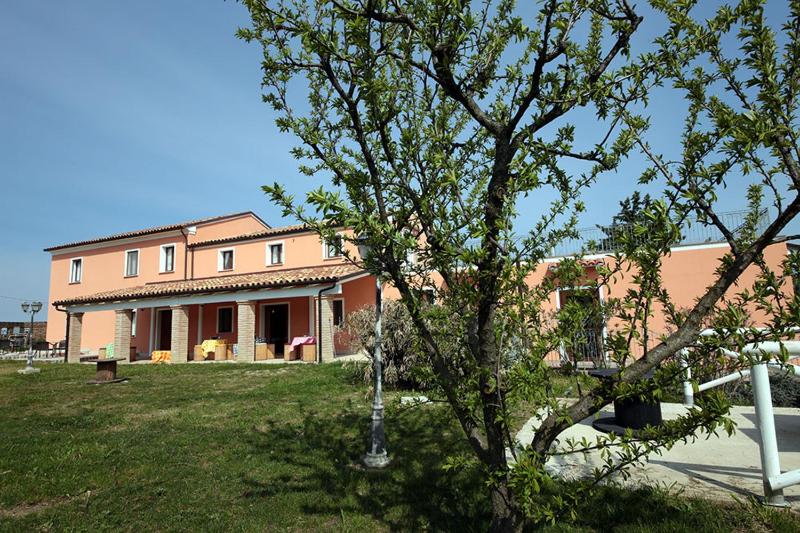 Villa Diana - Pesaro mare e cultura - intera struttura con piscina