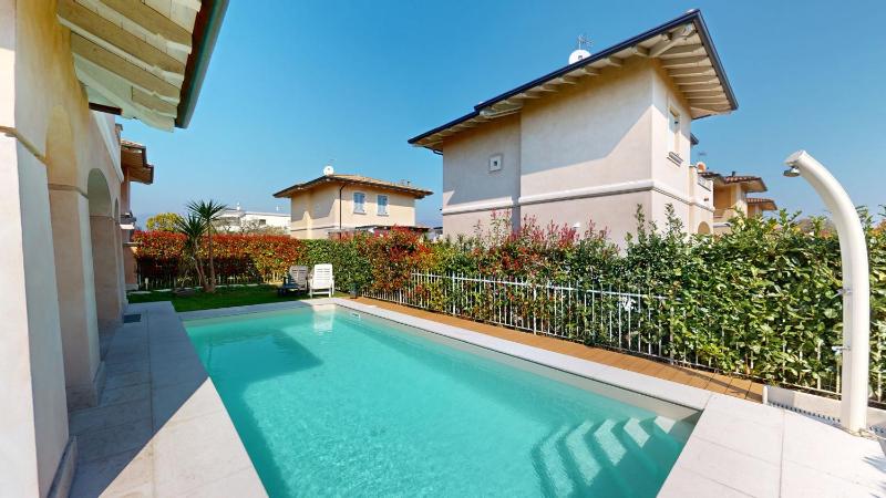 Villa Dolcevita by Bookinggardalake