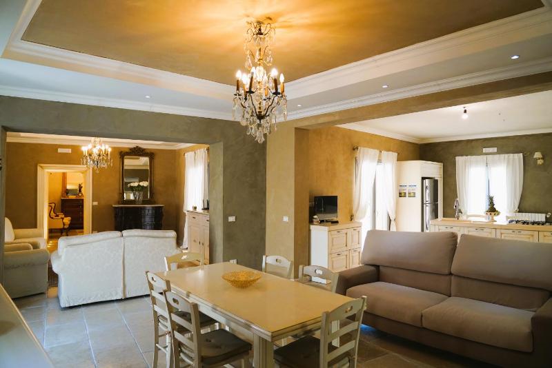 Villa D'Oliviers PRESTIGIOSA VILLA con PISCINA ad OSTUNI