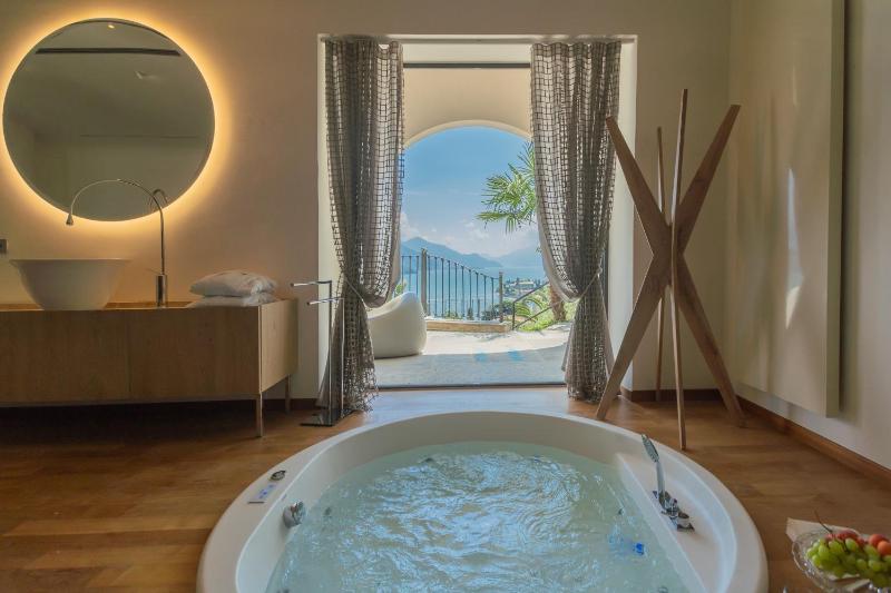 Villa Donatella with Private SPA & Infinity Pool by Rent All Como