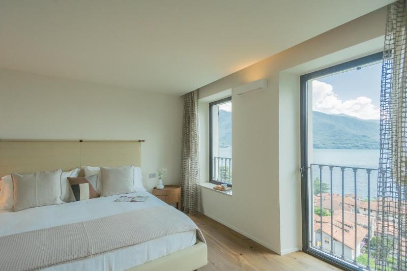 Villa Donatella with Private SPA & Infinity Pool by Rent All Como