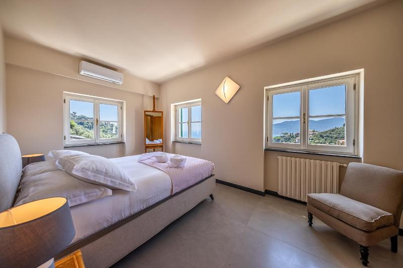 VILLA DUFOUR 1 Lusso, Spazio e Vista Mare