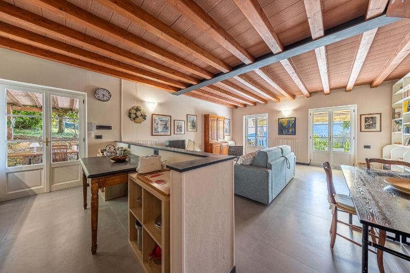 VILLA DUFOUR 1 Lusso, Spazio e Vista Mare