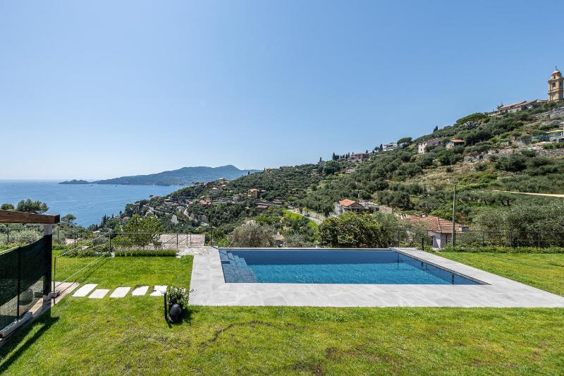 VILLA DUFOUR 1 Lusso, Spazio e Vista Mare