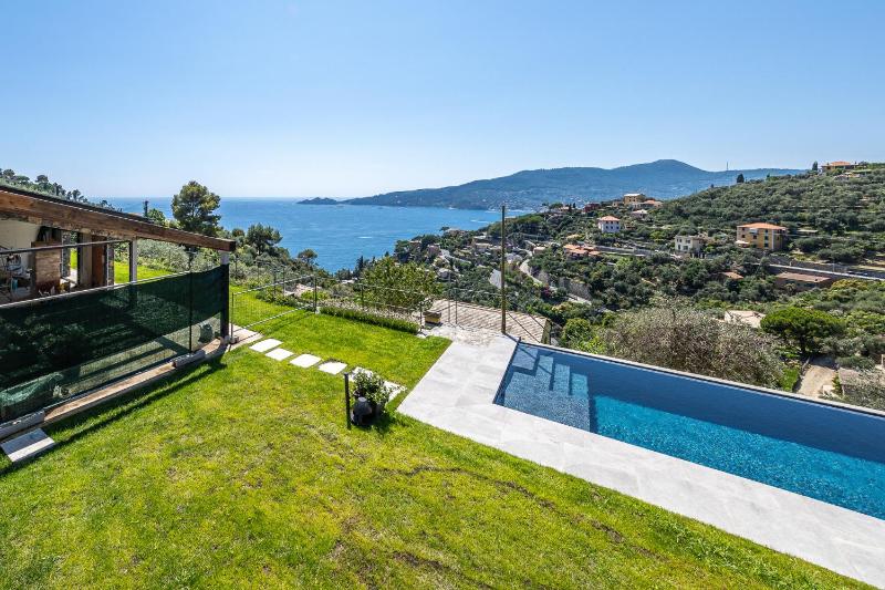 VILLA DUFOUR 2 Lusso, Piscina e Vista da Sogno
