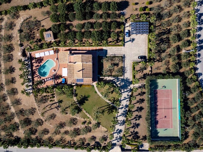 Villa Egadi, with swimming pool and tennis court