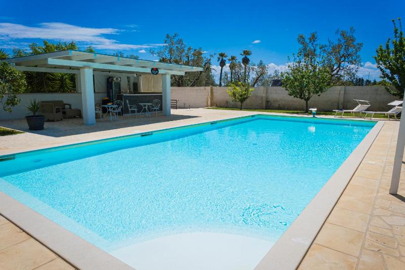 Villa El Capitano With Garden And Pool - Happy Rentals