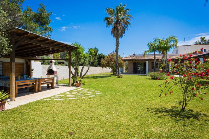 Villa El Capitano With Garden And Pool - Happy Rentals