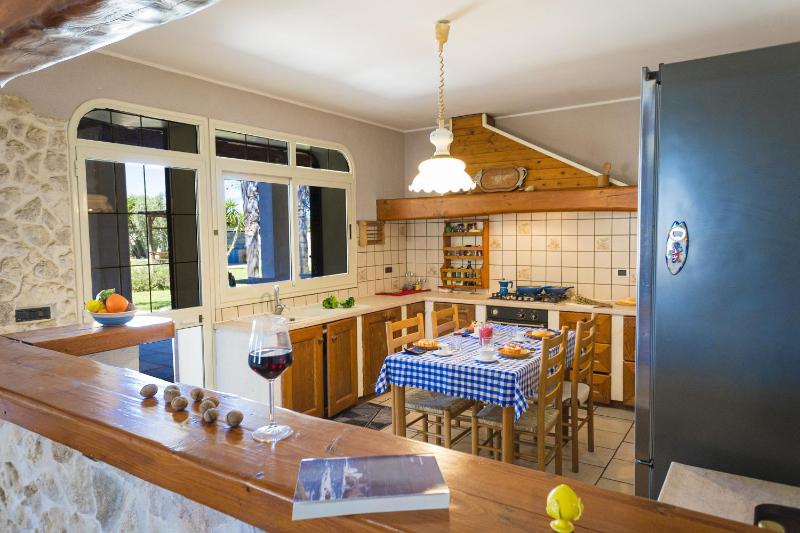 Villa El Capitano With Garden And Pool - Happy Rentals