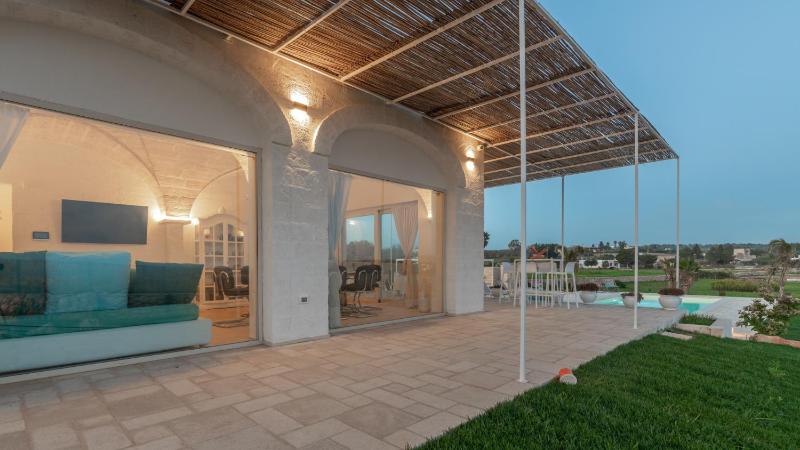 VILLA GIALONIA 8&2, Emma Villas