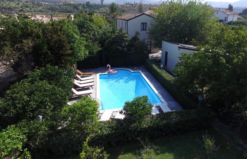 Villa Giardino Paradiso Cefalù con 13 posti letto e piscina riscaldata