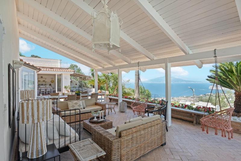 Villa Giu Giu vista mare con piscina a Sorrento