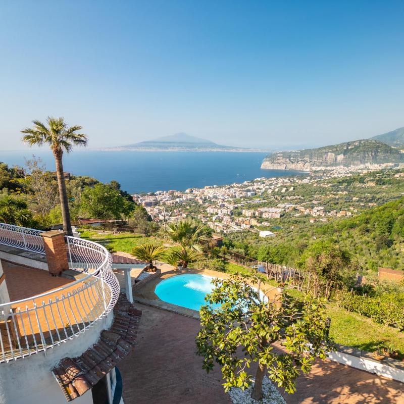 Villa Giu Giu vista mare con piscina a Sorrento