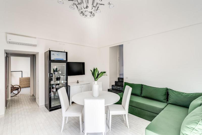 Villa Giulia Boutique Views Pool and Guest Services by Feeling Italy