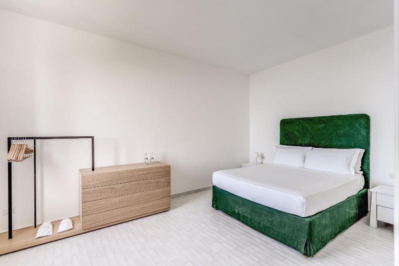 Villa Giulia Boutique Views Pool and Guest Services by Feeling Italy
