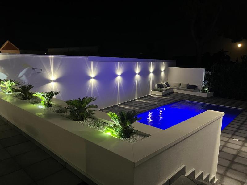 Villa Giuliana Luxury Home: piscina, solarium, barbecue. A pochi passi dal mare