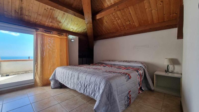 Villa immersa nel verde dell Etna