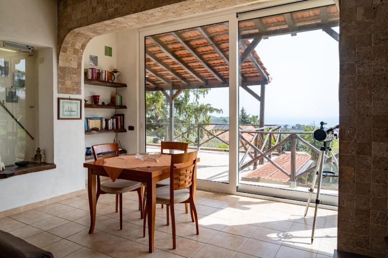 Villa immersa nel verde dell Etna