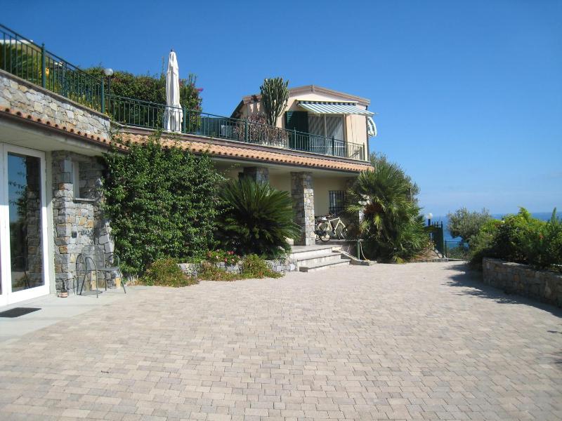 Villa Itati