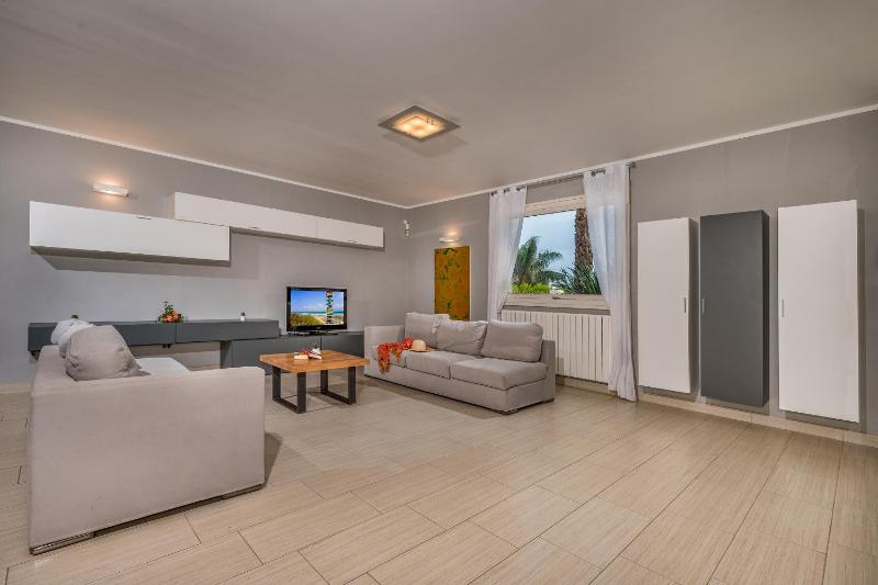 Villa Jacqueline con piscina privata 8 posti letto