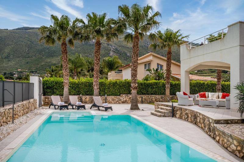 Villa Jacqueline con piscina privata 8 posti letto