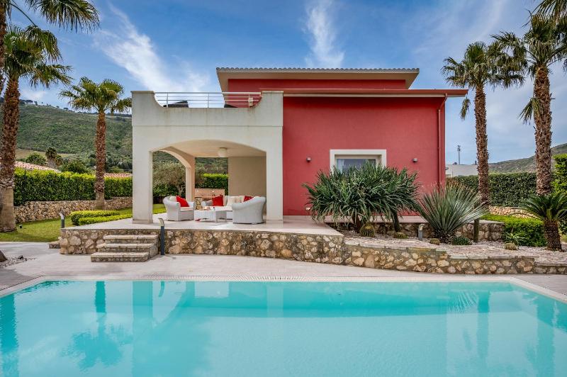 Villa Jacqueline con piscina privata 8 posti letto