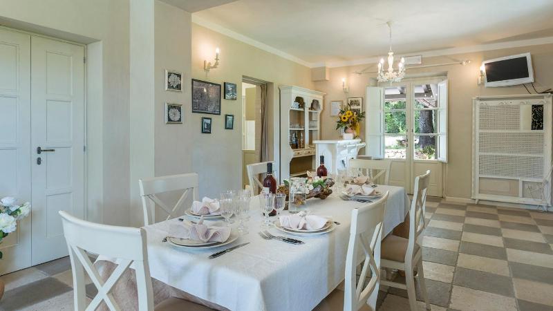 VILLA LA CORTE 6, Emma Villas