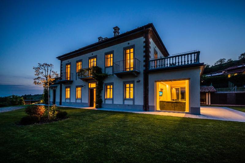 Villa Leolo' Monforte d'Alba