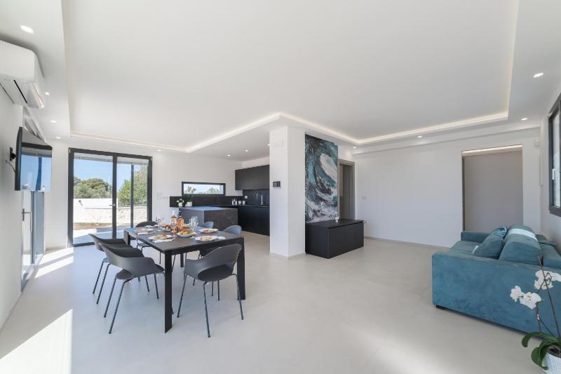 Villa Lorenbea by salentoltremare