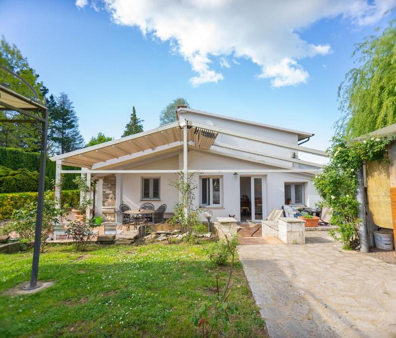 Villa Malvasia with Pool and Garden - Borgo Stays