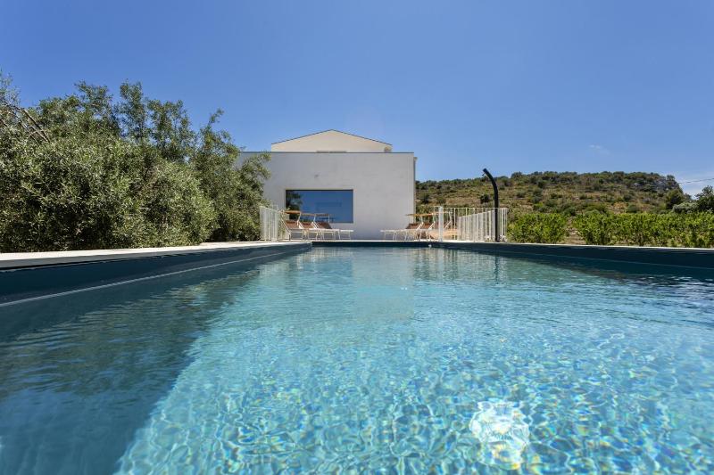 Villa Mandorlo - IsulaTravel