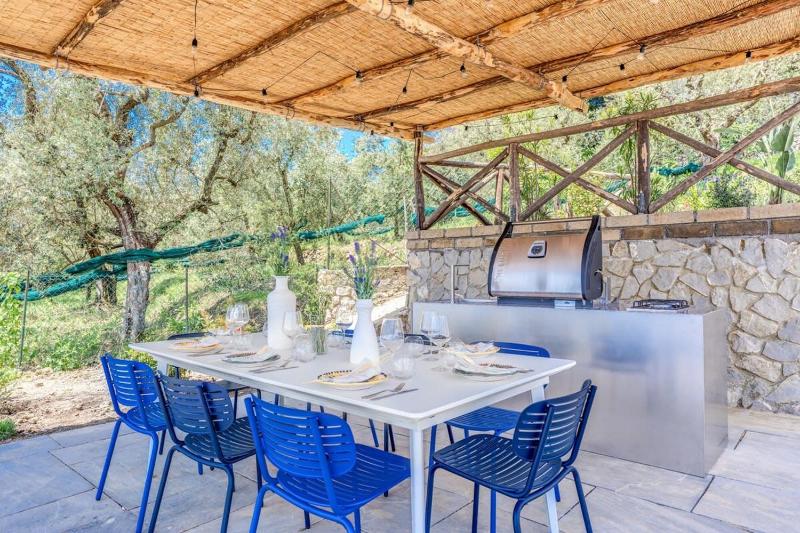 Villa Mediterranea with Heated Pool, Walking Distance from Town by Feeling Italy