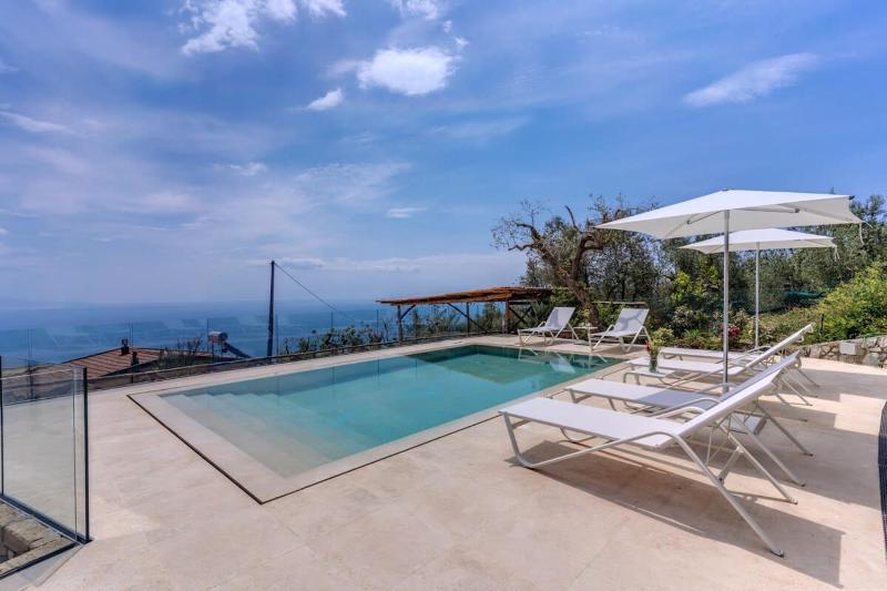 Villa Mediterranea with Heated Pool, Walking Distance from Town by Feeling Italy