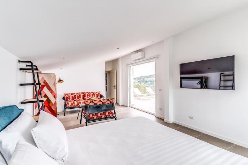 Villa Mediterranea with Heated Pool, Walking Distance from Town by Feeling Italy