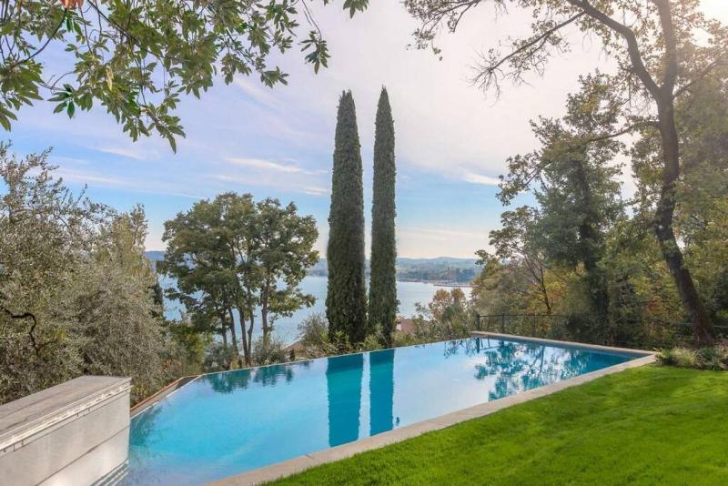 VILLA MICHELLE Amazing view Pool Beach front