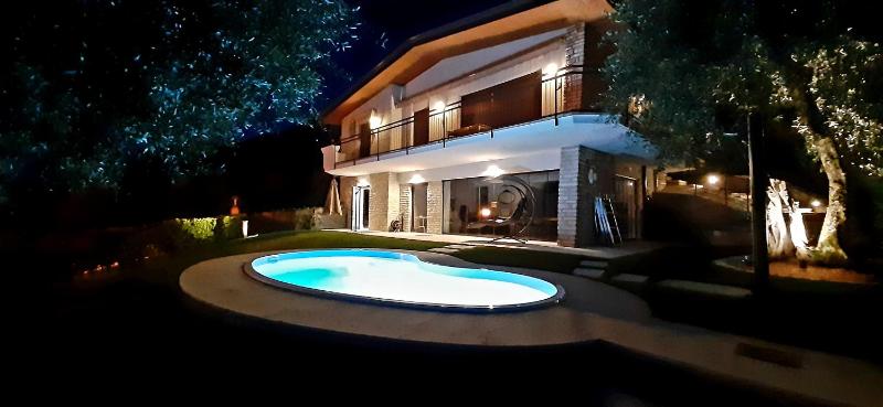 Villa Mimosa-Con piscina e vista lago