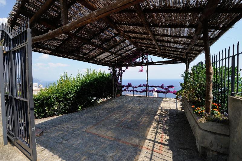 Villa Miramare, piscina e parcheggio a Conca dei Marini